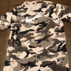 Boys/kids Nike t-shirt, size large camo